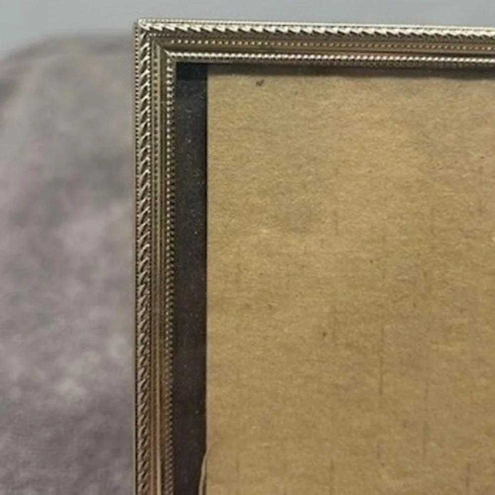 Vtg Silver Tone 5x7 Picture Frame Beaded Edge Classic Traditional Tabletop Decor